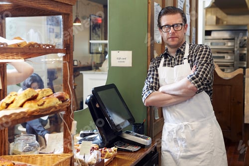 Preview: Portrait of male worker in bakery
