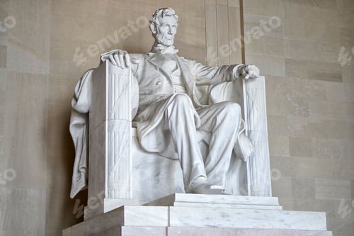 Preview: Landscape shot of the Abraham Lincoln statue in Washington DC