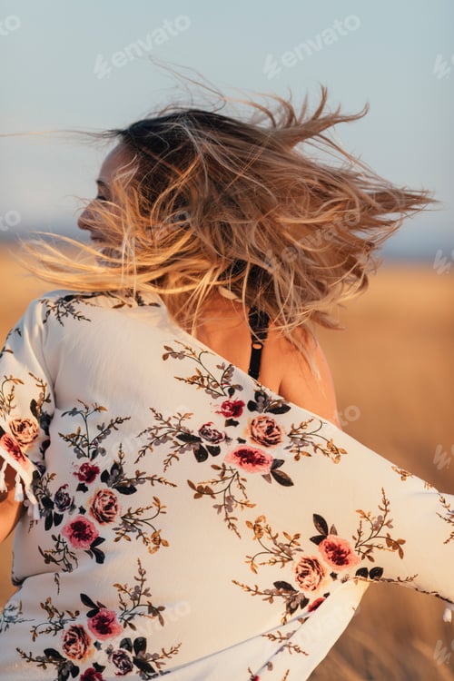 Preview: Portraits of a blonde young woman