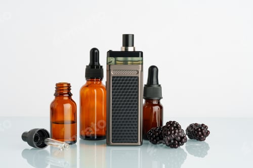 Preview: Vape smoking liquid with berry flavor close up