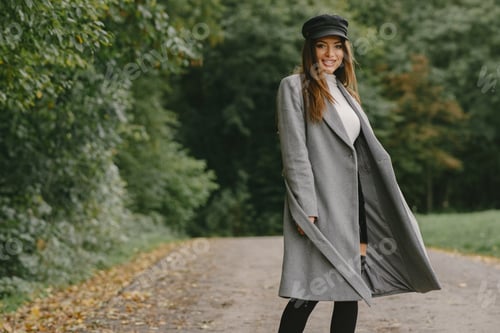 Preview: Elegant woman in a autumn park