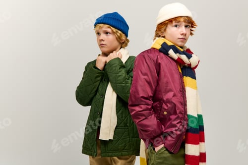 Preview: Stylish childhood friends sharing joy in colorful winter outfits indoors