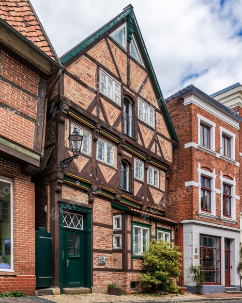 Preview: Scenic view of beautiful old buildings in Lauenburg, Germany