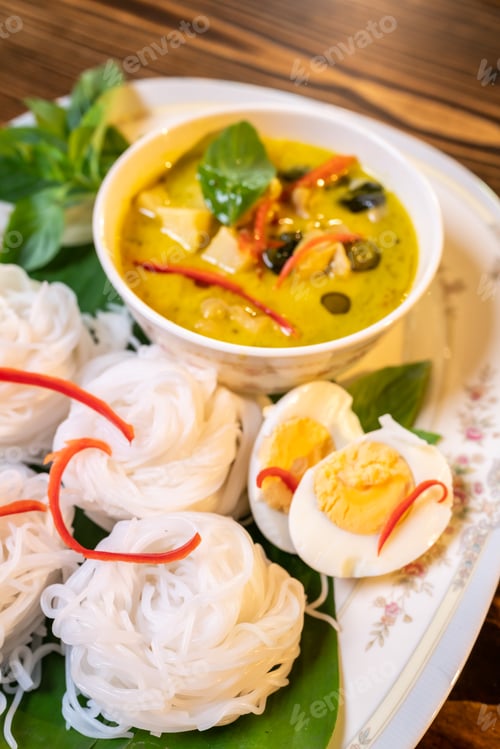 Preview: Thai style food, green curry with chicken, delicious vegetable Asian dinner