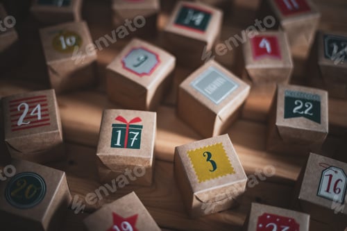 Preview: A beautiful advent calendar in a scattered box with numbers.
