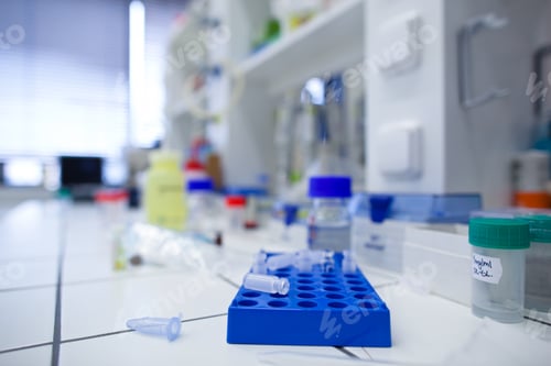 Vista previa: chemistry lab (shallow DOF)