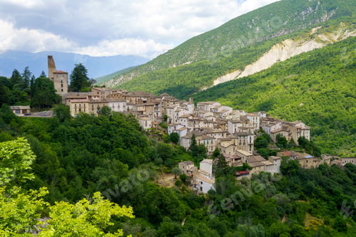 Preview: Anversa degli Abruzzi, Italy: historic town