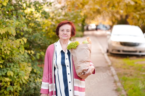 Preview: Smiling senior woman with food outdoor