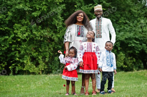 Preview: African family in traditional clothes