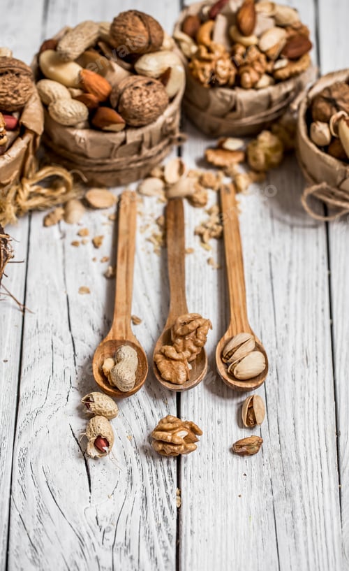 Preview: different nuts in plates