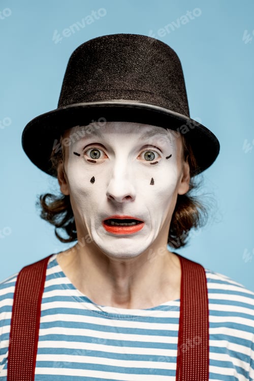 Preview: Pantomime on the blue background