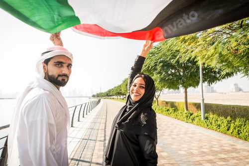 Preview: Arabic couple dating in Dubai
