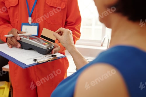 Preview: Paying for repair service with credit card