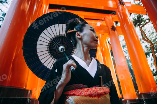 Preview: Beautiful japanese senior woman walking in the fushimi inari shrine in Kyoto