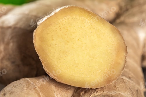 Preview: Freshly cut ginger close up