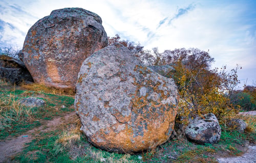 Preview: Huge deposits of stone minerals in a clearing bathed in warm sun
