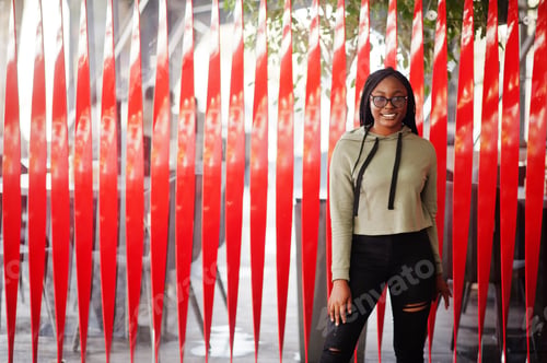 Preview: City portrait of dark skinned female