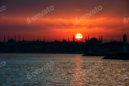 Preview: Scenic of sunrise over the ocean in Istanbul Turkey