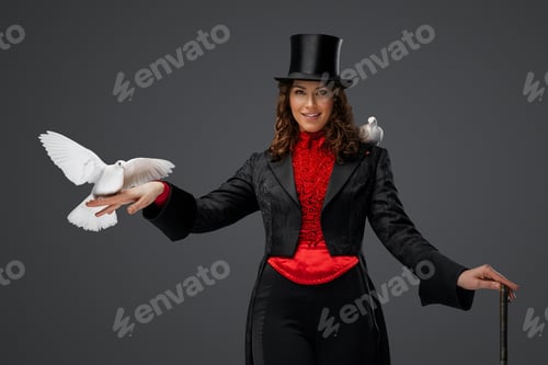 Preview: Enchanting magician with white doves