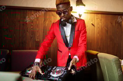 Preview: Fashion african american man model at red suit