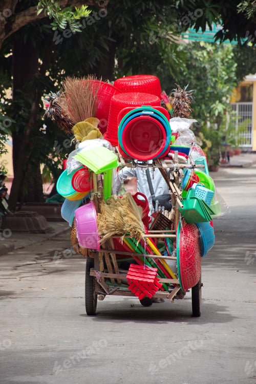 Vista previa: Local business in Cambodia - selling and buying plastic goods