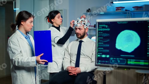 Preview: Doctor in neurological medicine pointing on clipboard testing eyesight