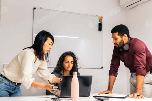 Preview: Sharing Ideas and Work: A Picture of the Coworking Environment