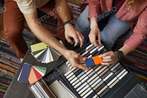 Preview: People choosing new color of the wall