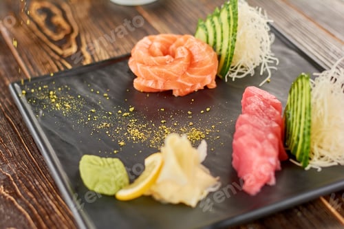Preview: Raw salmon and tuna served with cucumber