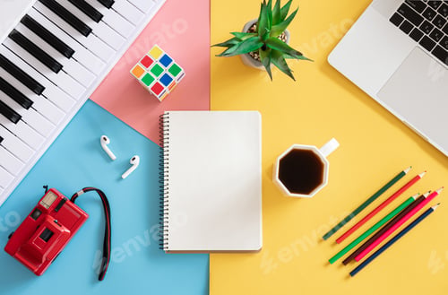 Preview: Blank notepad on colored background, creativity concept, flat lay, minimalism.