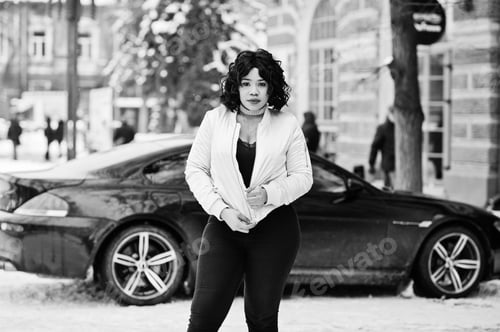 Preview: Stylish african american plus size model