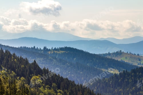 Vorschau: Majestätischer Blick auf die herrlichen Karpaten
