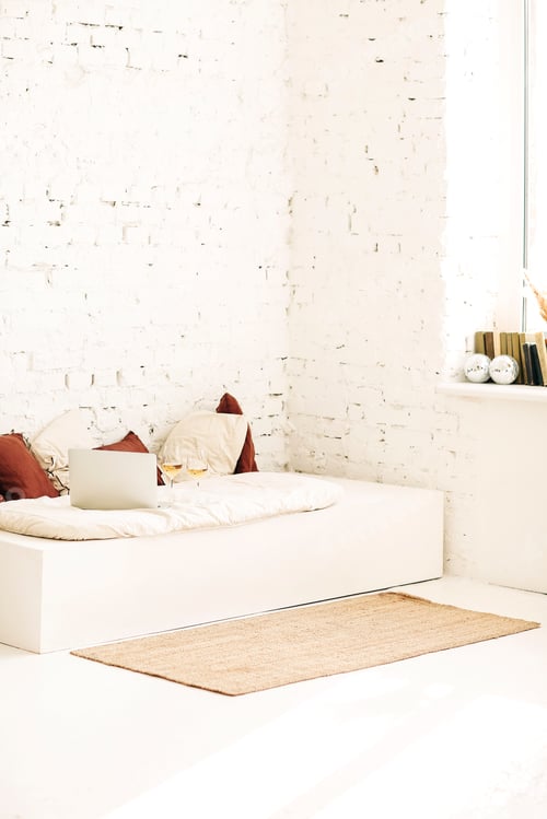 Preview: Various decoration and pillows on bench