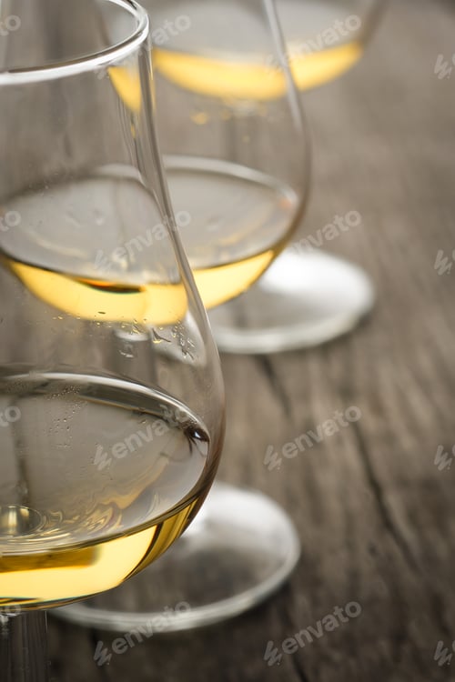 Preview: Glass of whiskey as close-up