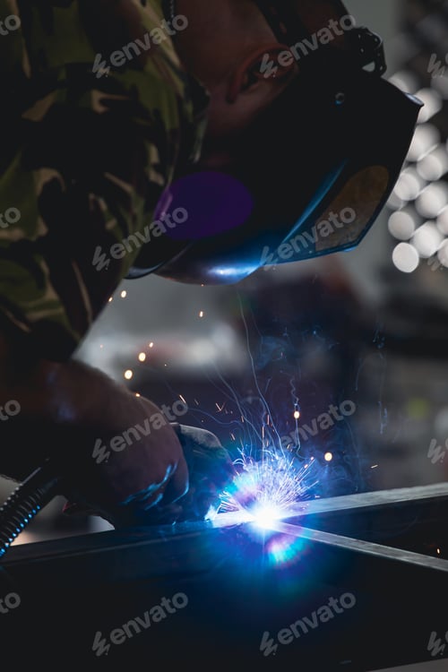 Preview: Industry worker welding iron pieces at work
