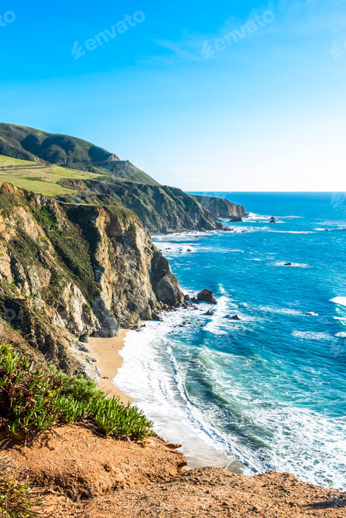 Preview: Vertical view of the steep coastal cliffs and hidden beach in Big Sur, California