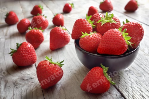 Preview: Fresh Strawberries in a Bowl on Wooden Table