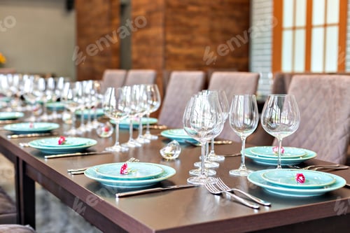 Preview: Served table in restaurant