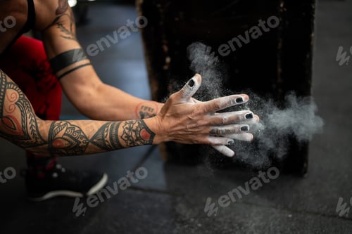 Preview: Hands with magnesium clasping ready to weightlifting in a gym
