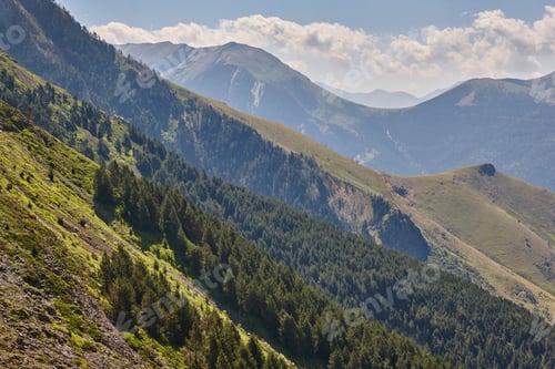 Vorschau: Berg- und Waldlandschaft in Lerida, Spanien