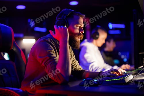 Preview: Worried bearded man gamer playing PC video game on a cybersport tournament