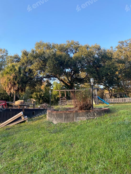 Preview: the yard with many lawning and a small park in front