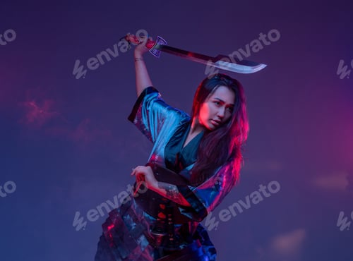 Preview: Eastern woman with samurai sword in fight stance