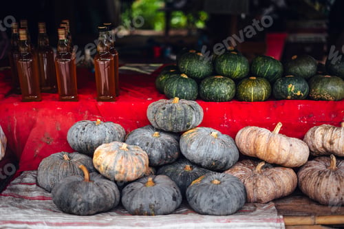 Preview: Pumpkins at a street market