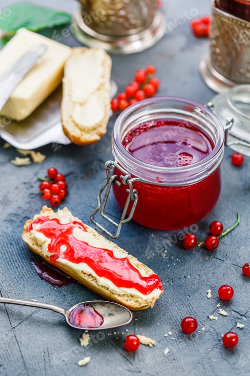 Preview: A jar of red currants jam with berries and brioche