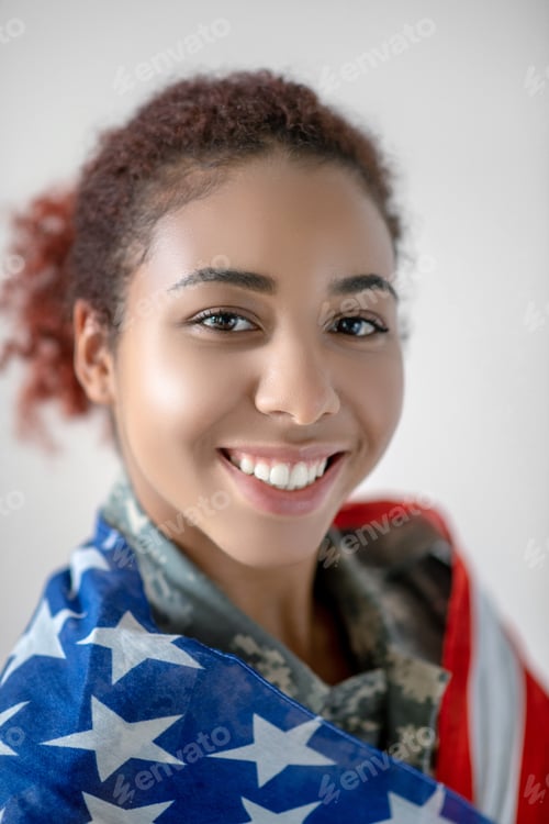 Preview: Close up of appealing dark-eyed military woman
