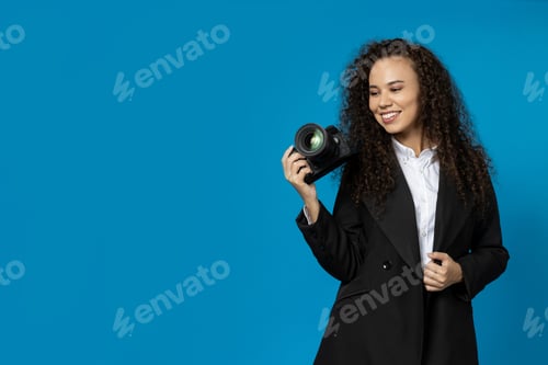 Preview: A girl in a black suit with a camera