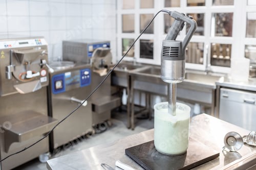 Preview: Mixed milkshake on the kitchen