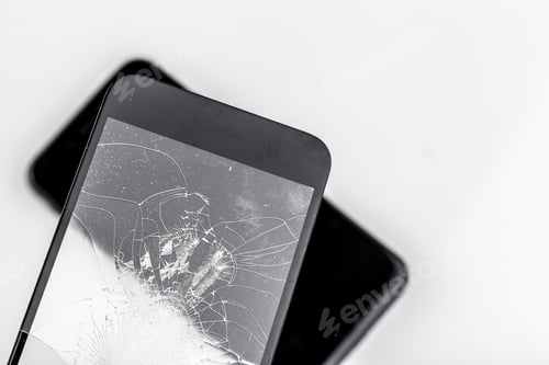 Preview: Mobile phone with broken screen