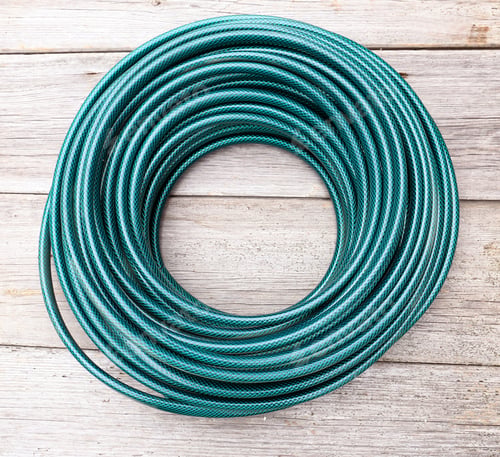 Preview: Water hose ring on a wooden background